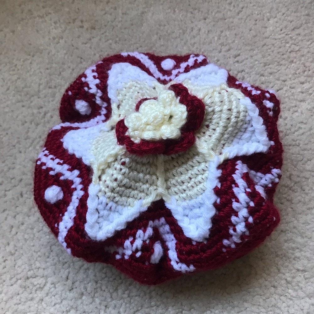 NWOT Handmade Holiday Red and White Snowflake Crochet Beret